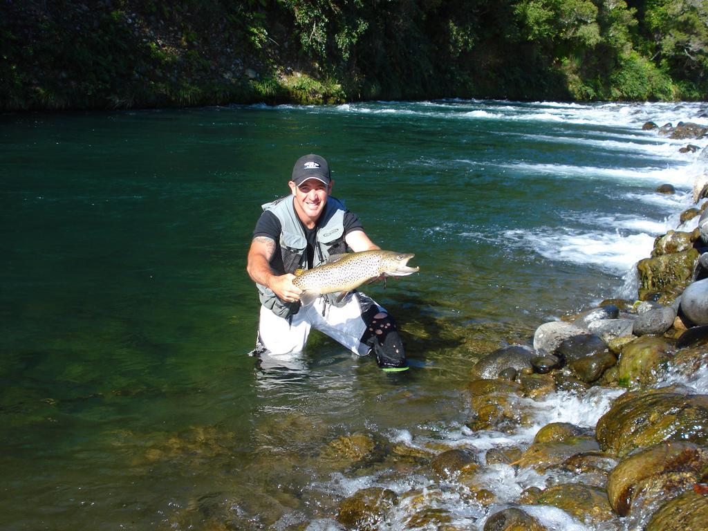 Turangi Trout Lodge Экстерьер фото